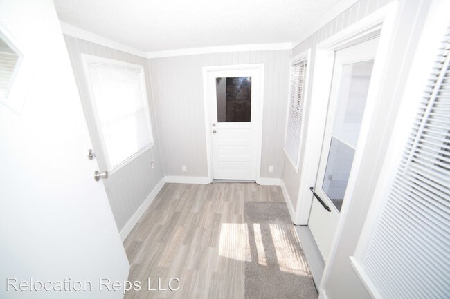 Building Photo - 2915 W 49th St