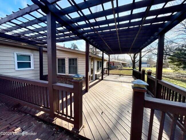 Building Photo - 7913 Greenway Dr