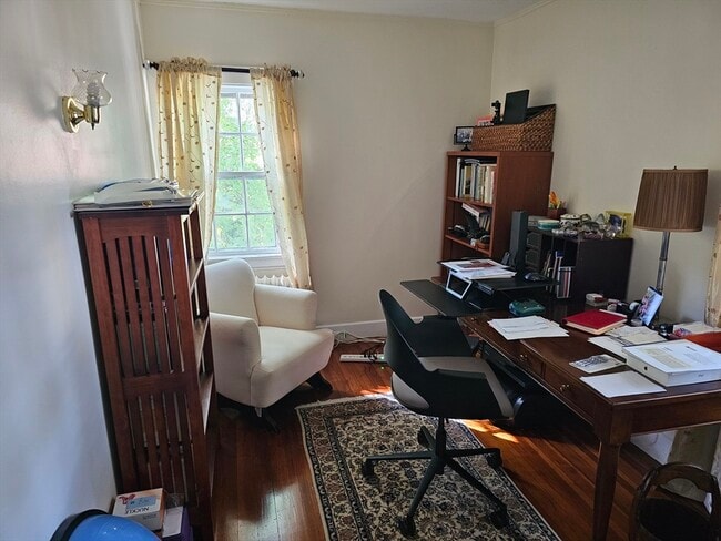 Building Photo - 6 Dunstable Rd