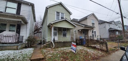 Building Photo - Lovely 3 Bedroom Home - Dayton