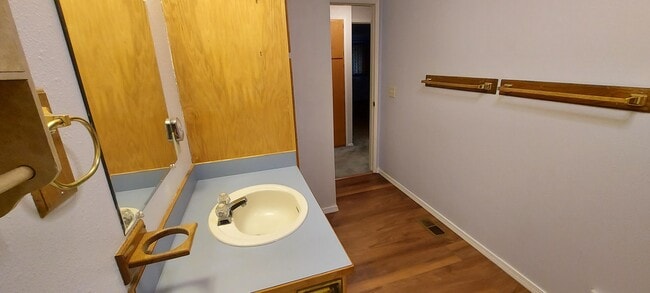 Building Photo - 5090 Forsythia Dr