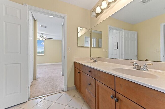 Building Photo - 9942 Shepard Pl