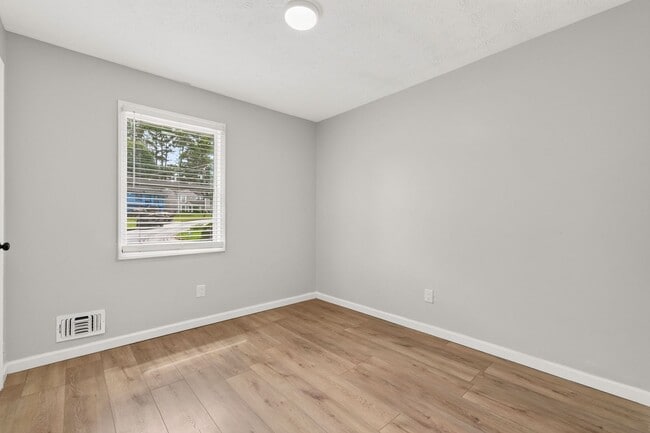 Building Photo - Renovated 3 bed/2 bath in Lithonia!