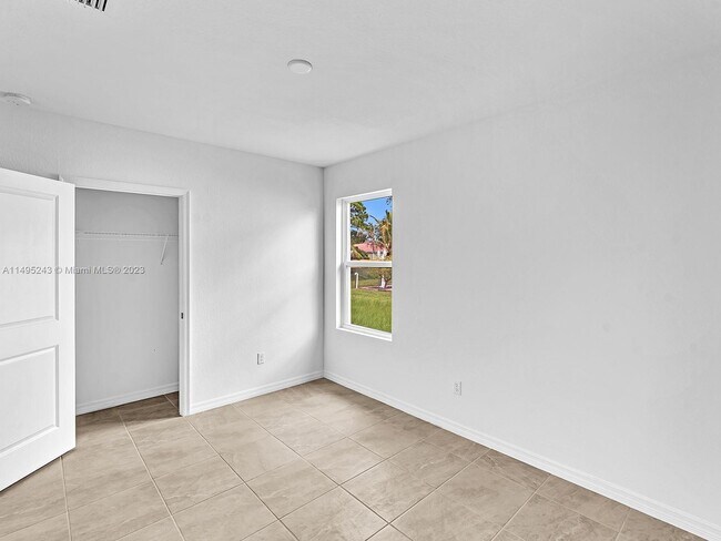 Building Photo - 2033 SW Castinet Ln