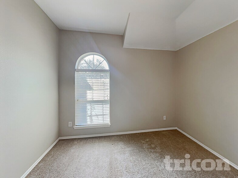 Building Photo - 1563 Nottingham Dr