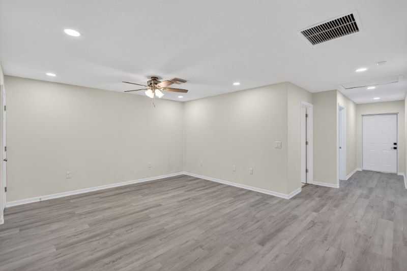 Building Photo - 916 23rd St E