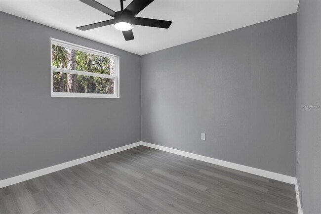 Building Photo - 315 Bayview St
