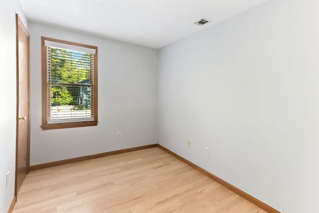 Building Photo - 308 Hope St