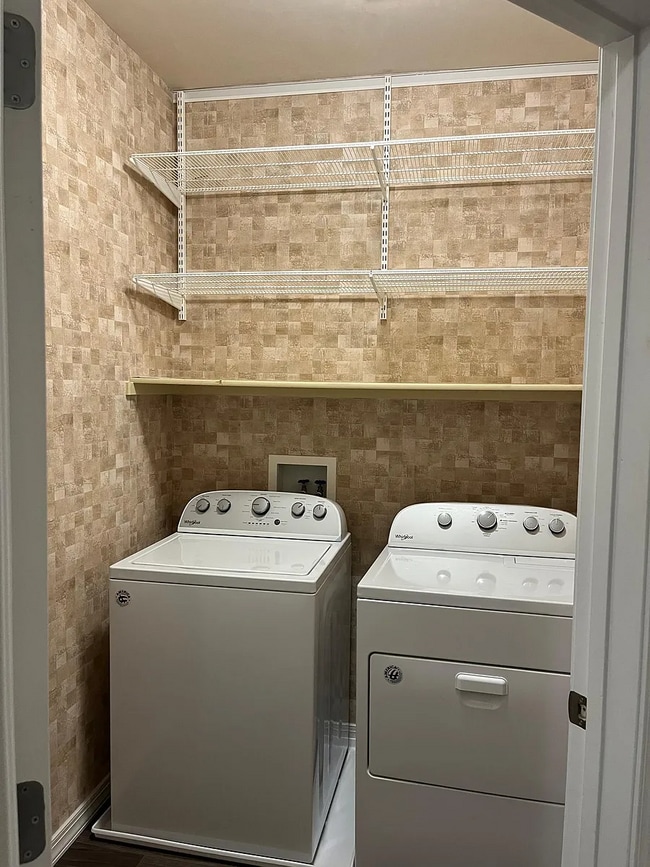 Building Photo - 15455 Canyon Rim Dr