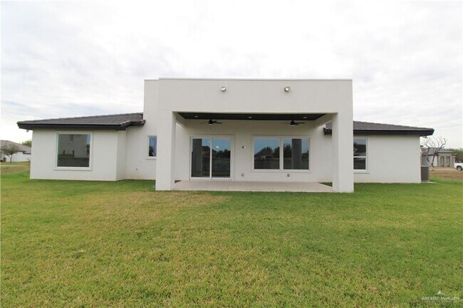 Building Photo - 1611 Oak Alley Dr