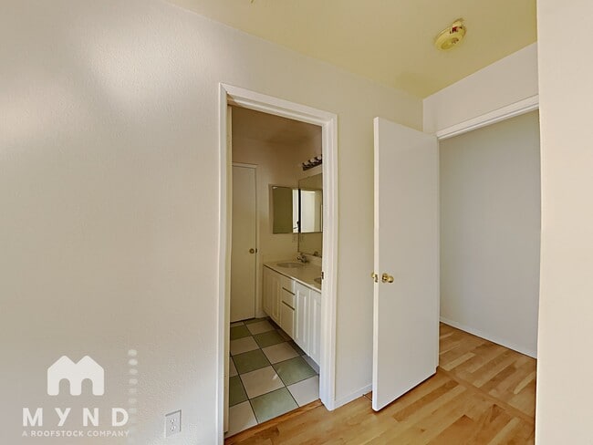 Building Photo - 38830 Garibaldi Common