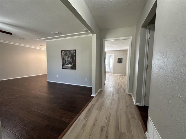 Building Photo - 122 Creekside Ln