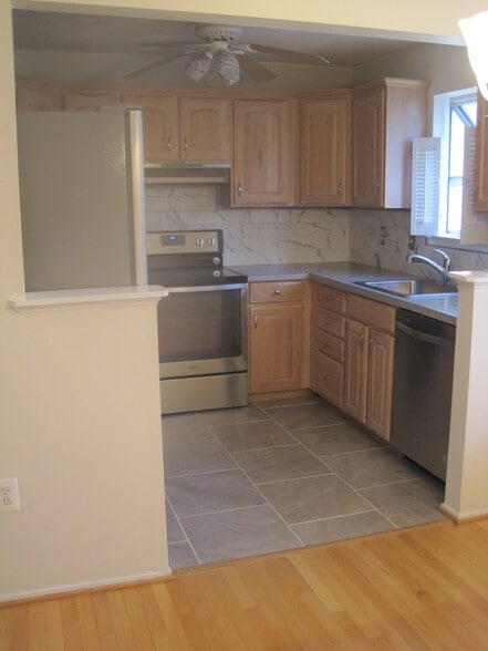 Kitchen - 2470 Ridgehampton Ct