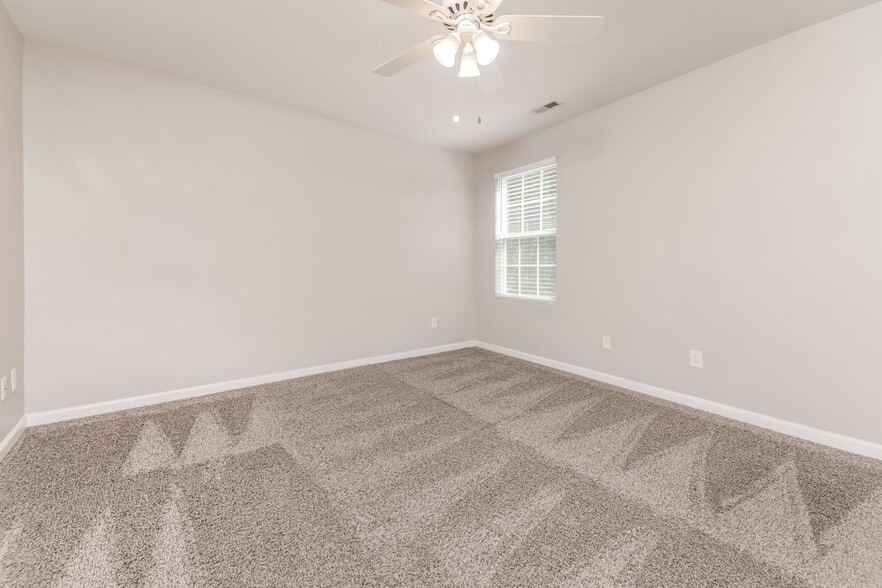 Building Photo - 242 River Hills Dr