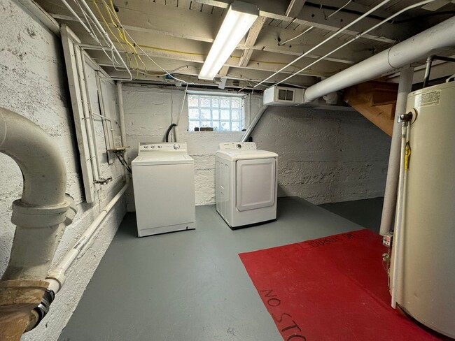 Building Photo - 183 W Patterson Ave