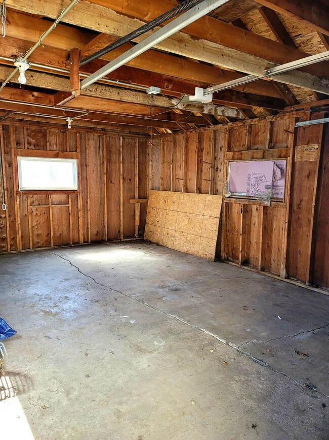 Building Photo - Charming 4 Bedroom on the North Side of Ma...