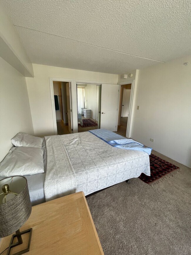 Building Photo - 2 Bed 2 Bath 1 Parking at Marco Polo Apart...