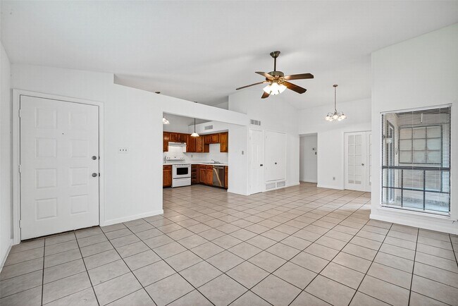 Building Photo - 14219 Dartwood Dr