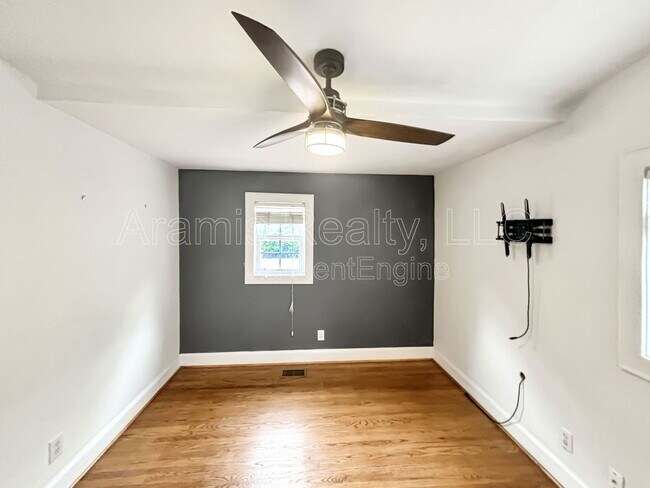 Building Photo - 996 Rice St NW
