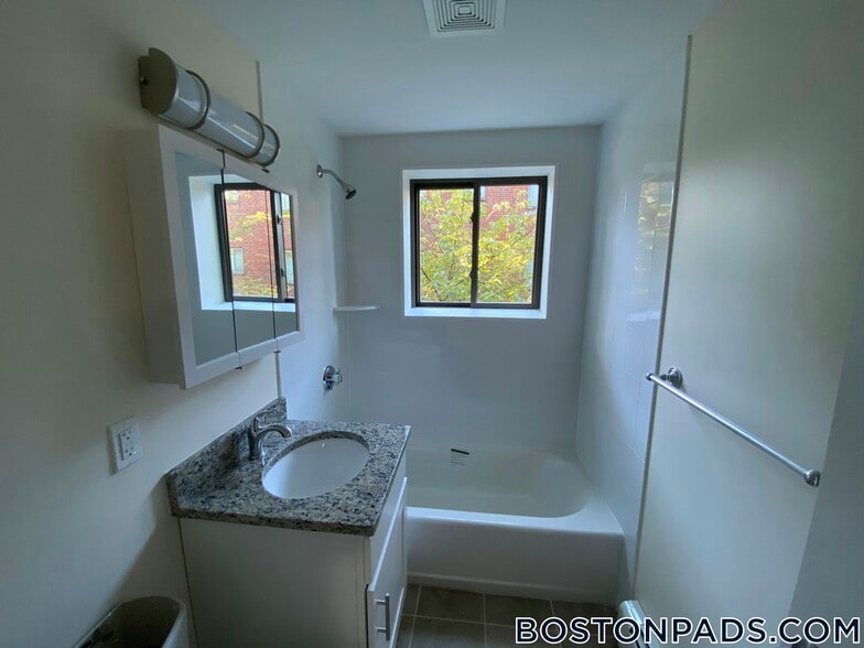 Building Photo - 15 Chester St