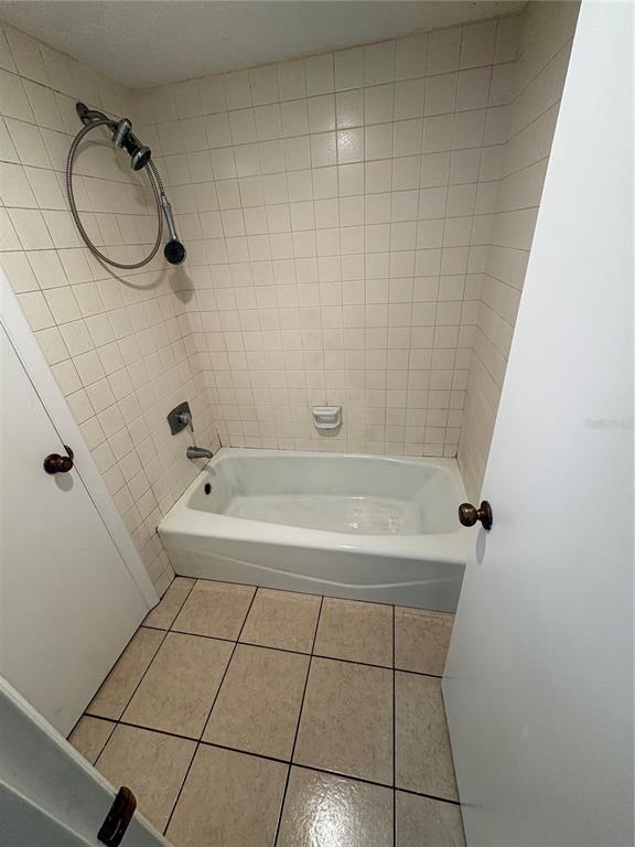 Building Photo - 593 Fairways Cir