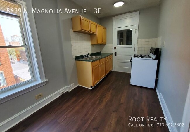 Building Photo - Edgewater / Magnolia Glen - Top-Floor 1-Be...