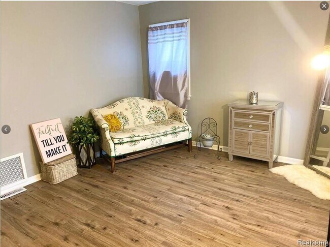 Building Photo - 11227 Packard Ave