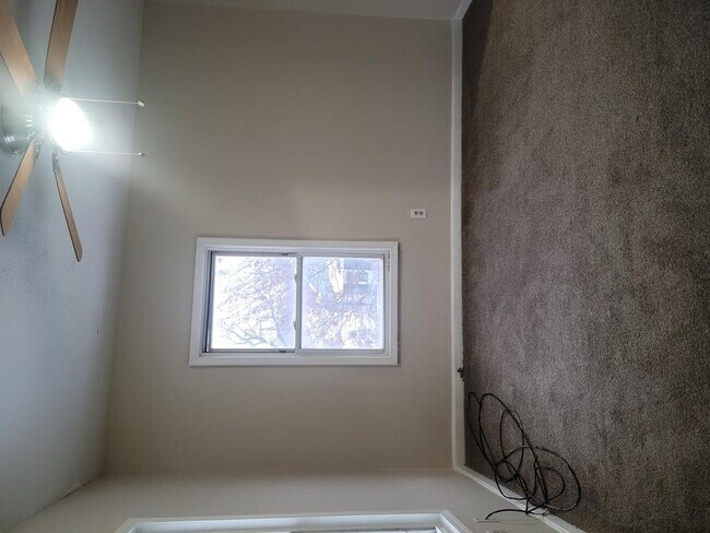 Building Photo - 1087 E 64th St