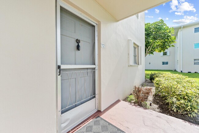 Building Photo - 2770 Garden Dr S