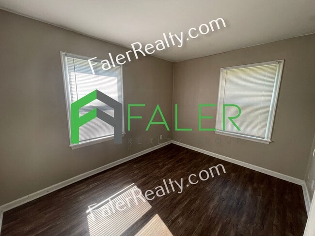 Building Photo - Charming Cape Cod with Spacious Yard