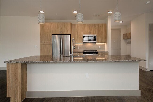 Building Photo - 8900 Six Pines Dr