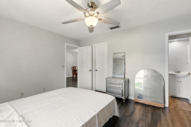 Building Photo - 6343 Alfredo Ct
