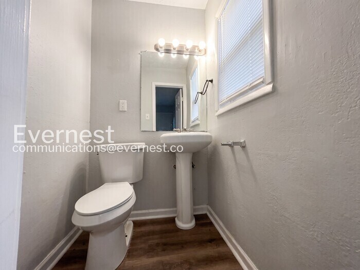 Building Photo - 4435 Lincolndale Dr