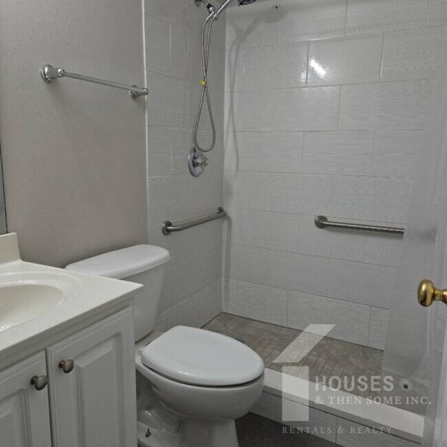 Building Photo - 20 Laurelhurst Ct