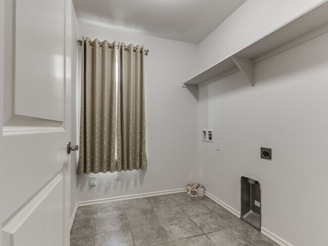 Building Photo - 15704 Caney Dr