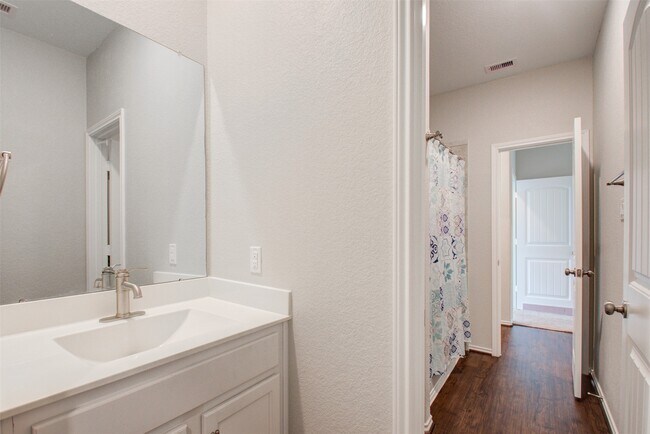 Building Photo - 9547 Summer River Dr