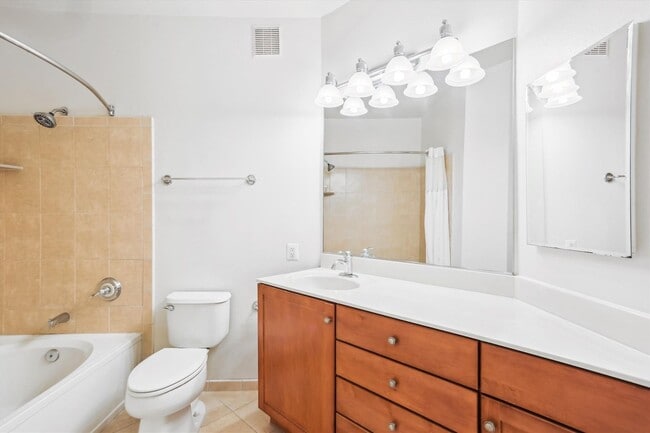Building Photo - FRESH & READY! 2BD/2BA Next to METRO with ...