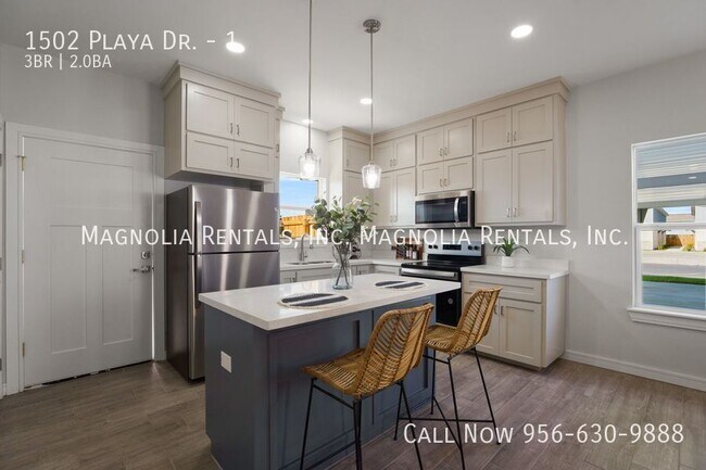 Building Photo - 1502 Playa Dr