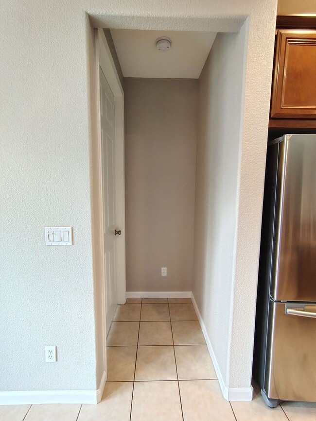 Building Photo - 880 Raccoon Valley Dr