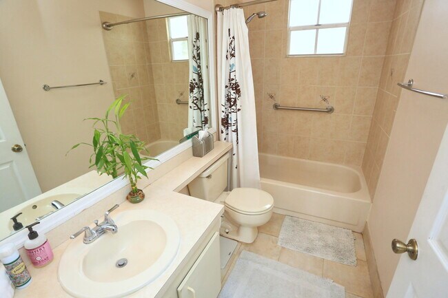 Building Photo - 7265 SW 42nd Ct