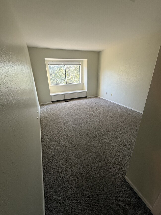 Building Photo - 488 Dogwood Dr