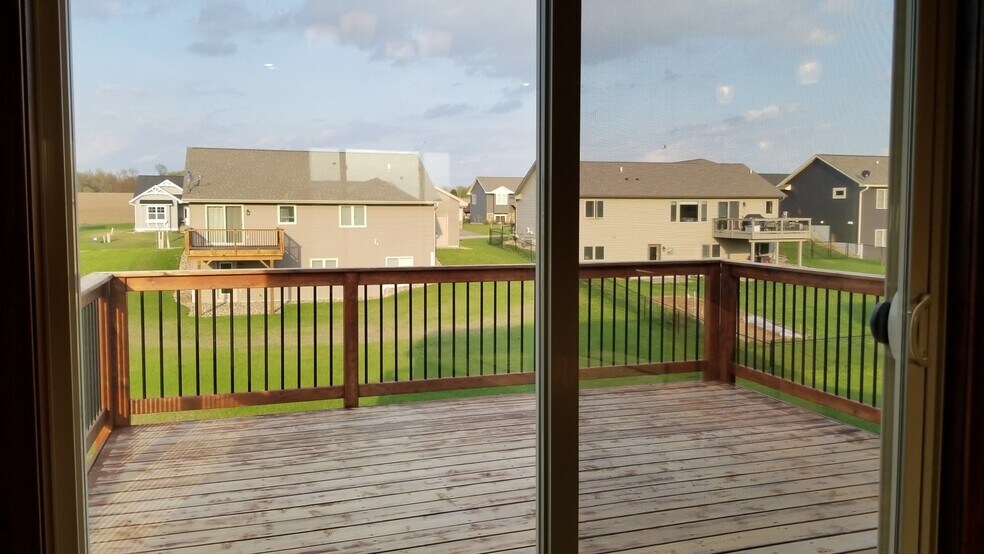 Building Photo - 244 Prairie Rd