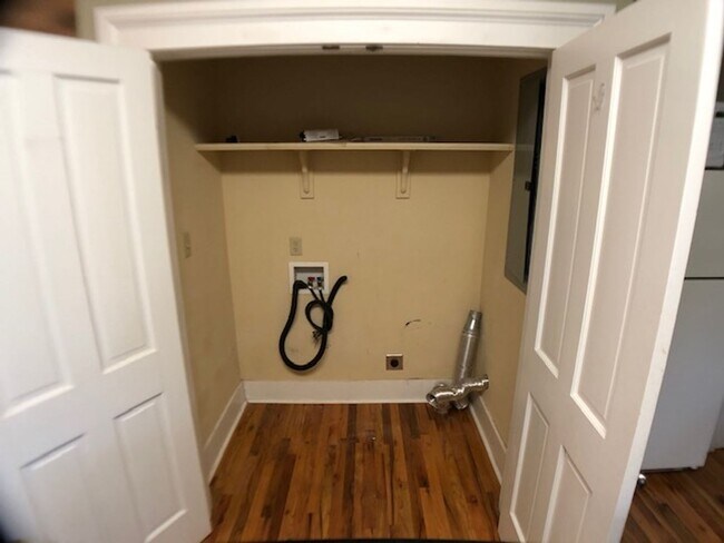 Building Photo - Beautiful Remodeled Home in Normaltown Athens!!