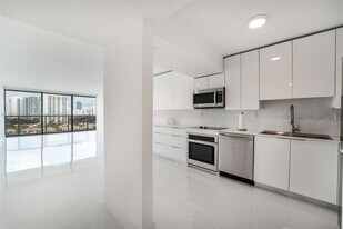 Building Photo - 3701 N Country Club Dr