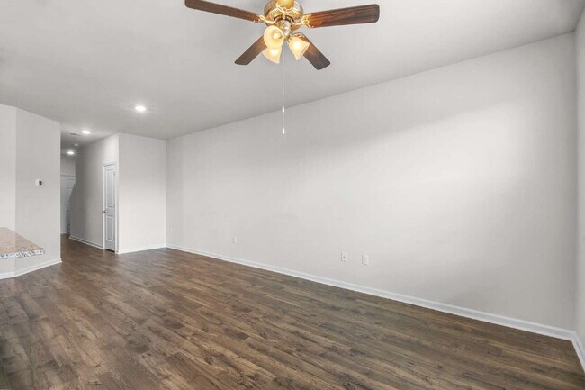 Building Photo - Trolley Run Townhome!