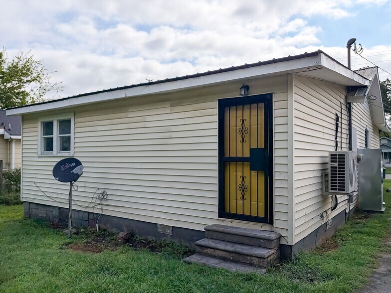 Building Photo - 3507 3rd Ave