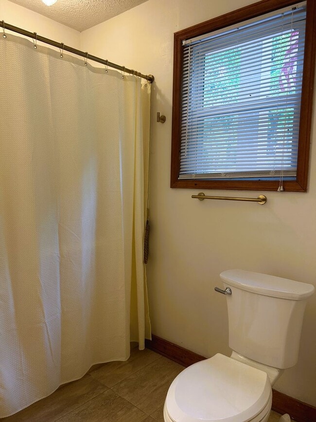 Building Photo - Charming Split-Level Home with Spacious Yard & Modern Updates – Ideal Location!