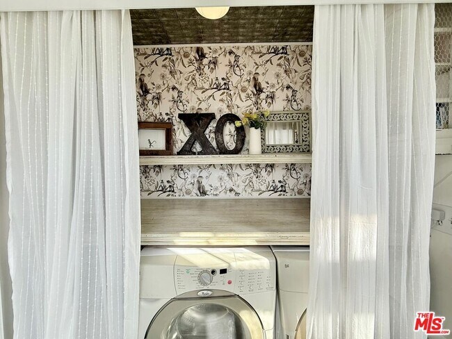 Building Photo - 370 Main St