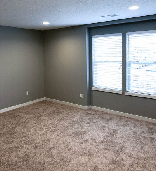 Large Bedrooms - 1406 N Parkway Ave