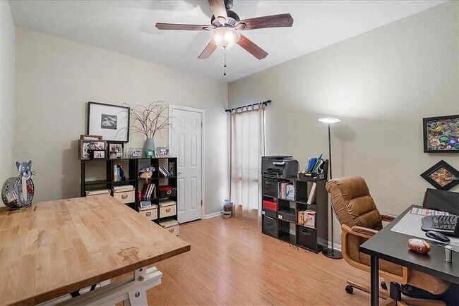 Building Photo - 1006 Oaklands Dr
